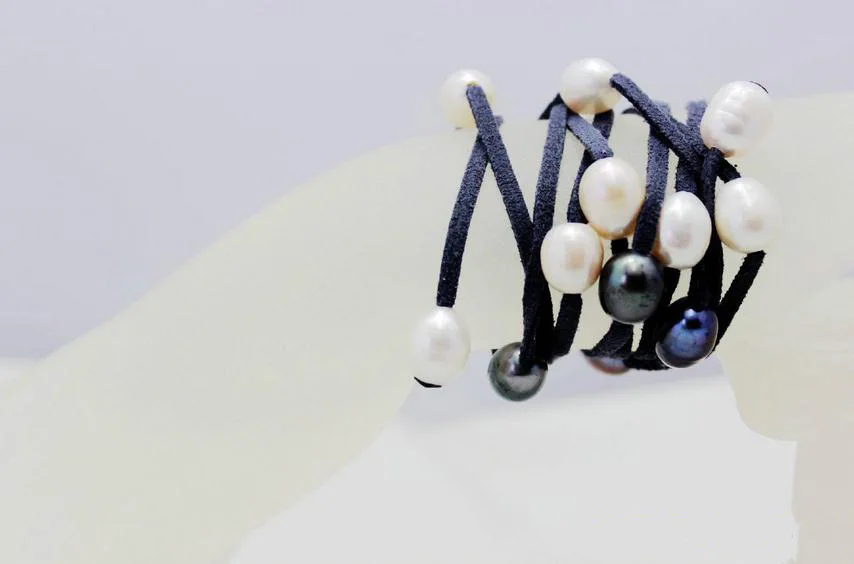 Handmade Leather Pearl Jewelry Dark Gray Leather Necklace White And Black Color Freshwater Pearl Necklace 48 Inches No Metal
Handmade Leather Pearl Jewelry Dark Gray Leather Necklace White And Black Color Freshwater Pearl Necklace 48 Inches No Metal