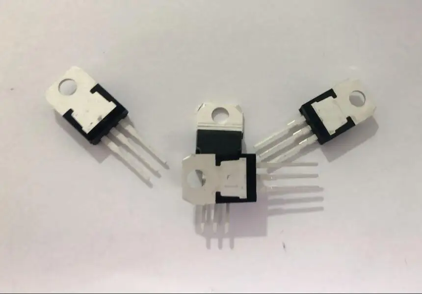 L7908/7918/7915/7912/7909/7905CV L79 series TO-220 straight-in three-terminal regulator TO220 200 Piece 1lot
L7908/7918/7915/7912/7909/7905CV L79 series TO-220 straight-in three-terminal regulator TO220 200 Piece 1lot