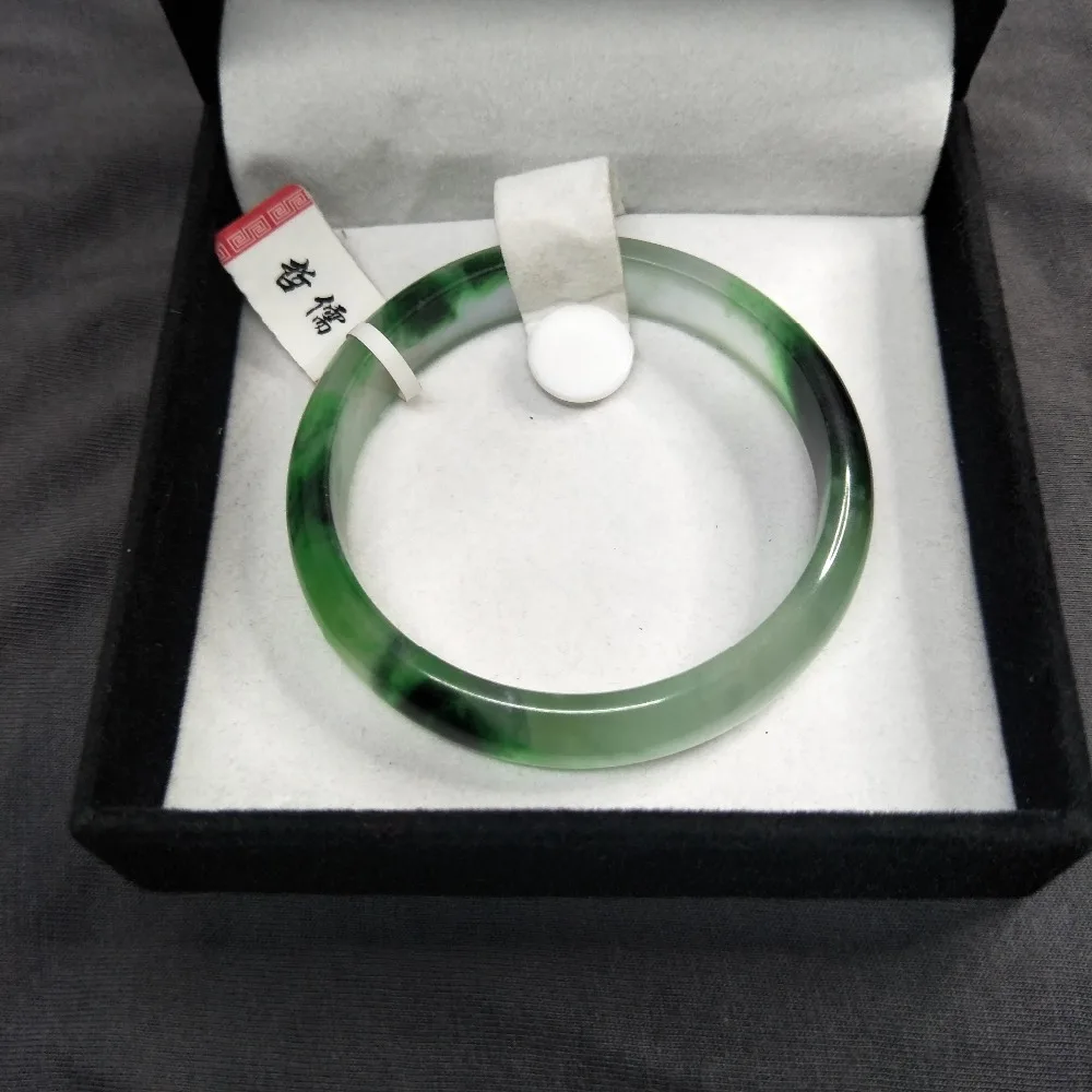 Send A-level national inspection certificate Natural Burmese jade bracelet Ice-colored green multi-color princess bracelet
Send A-level national inspection certificate Natural Burmese jade bracelet Ice-colored green multi-color princess bracelet