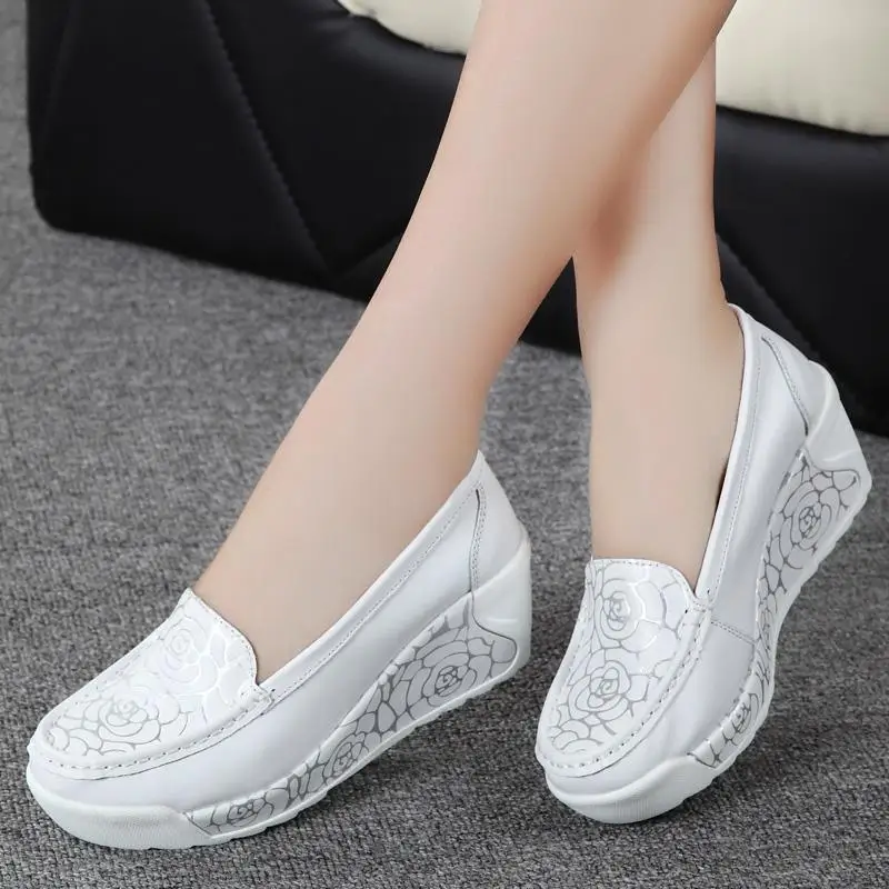 Nursing Shoes Flower Printed Casual Wedge Heel Shoes Non-slip Lightweight Scrub Shoes Leather Workwear Medical Shoes for Women 
Nursing Shoes Flower Printed Casual Wedge Heel Shoes Non-slip Lightweight Scrub Shoes Leather Workwear Medical Shoes for Women