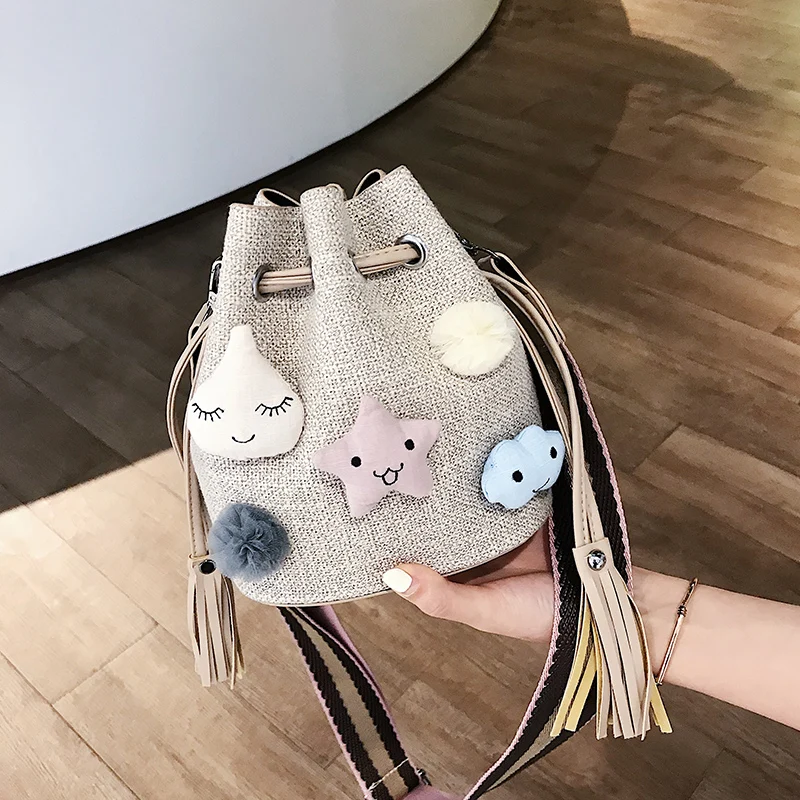 Cute fringed fairy bucket bag small bag female 2019 new girl wide shoulder strap women shoulder Messenger bag
Cute fringed fairy bucket bag small bag female 2019 new girl wide shoulder strap women shoulder Messenger bag