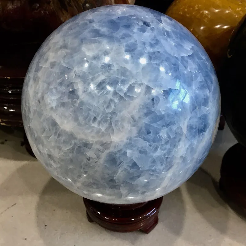Blue crystal ball ornaments Natural blue crystal ornaments Blue crystal rough stone polishing
Blue crystal ball ornaments Natural blue crystal ornaments Blue crystal rough stone polishing