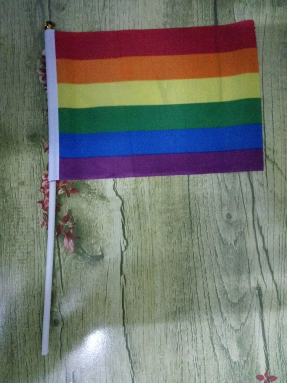 100Pcs 14*21Cm A plastic Stick Rainbow Hand flag/ Car Flags/American flag Lesbian Gay Pride Cheerleading Competition Products
100Pcs 14*21Cm A plastic Stick Rainbow Hand flag/ Car Flags/American flag Lesbian Gay Pride Cheerleading Competition Products