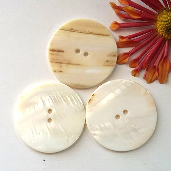 Wholesale Big Natural shell buttons 30pcs 38mm 2-hole pearl of mother buttons free shipping SHELL001
Wholesale Big Natural shell buttons 30pcs 38mm 2-hole pearl of mother buttons free shipping SHELL001