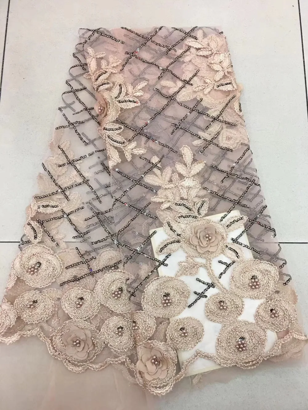 Beaded Pearls Lace Fabrics For Wedding 2018 African French Lace Fabric High Quality Sequins 3D Lace Applique For Wedding Dress
Beaded Pearls Lace Fabrics For Wedding 2018 African French Lace Fabric High Quality Sequins 3D Lace Applique For Wedding Dress