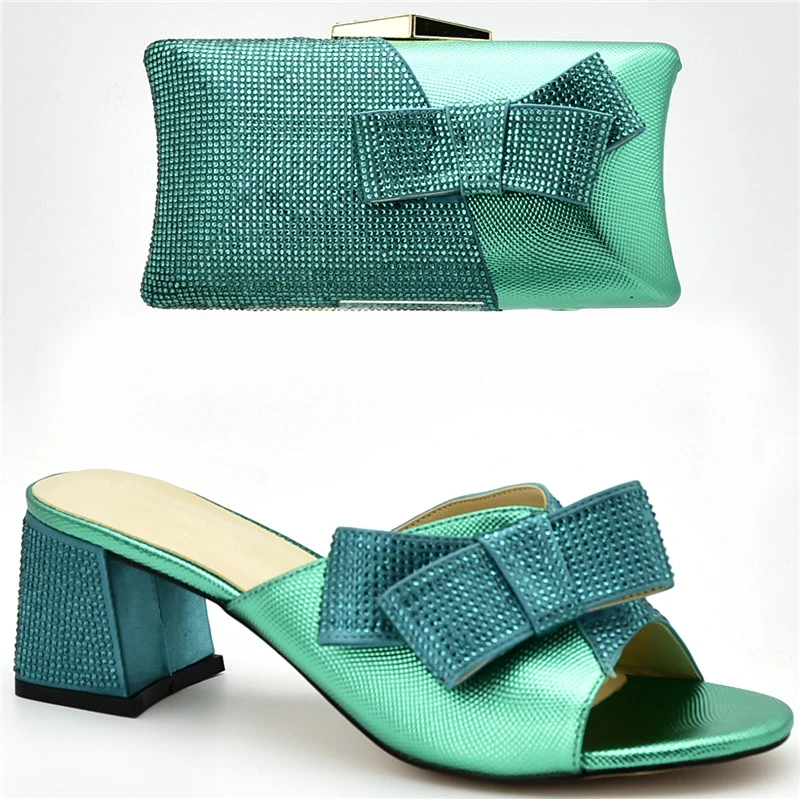 Latest Fashion Italian Shoe and Bag Set for Party In Women Nigerian Women Wedding Shoes and Bag Set Decorated with Rhinestone
Latest Fashion Italian Shoe and Bag Set for Party In Women Nigerian Women Wedding Shoes and Bag Set Decorated with Rhinestone