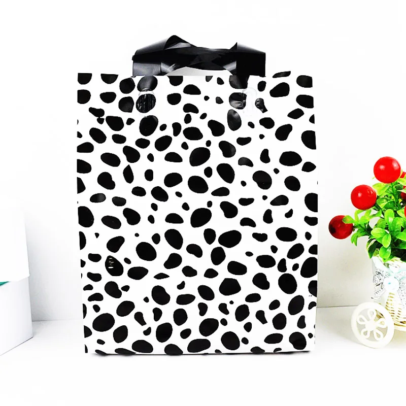 25x35x8cm 25 PCS Cow spot Plastic Bags Cosmetic Favor Gift Bags Boutique Large Plastic Shopping Bags With Handle Z398
25x35x8cm 25 PCS Cow spot Plastic Bags Cosmetic Favor Gift Bags Boutique Large Plastic Shopping Bags With Handle Z398