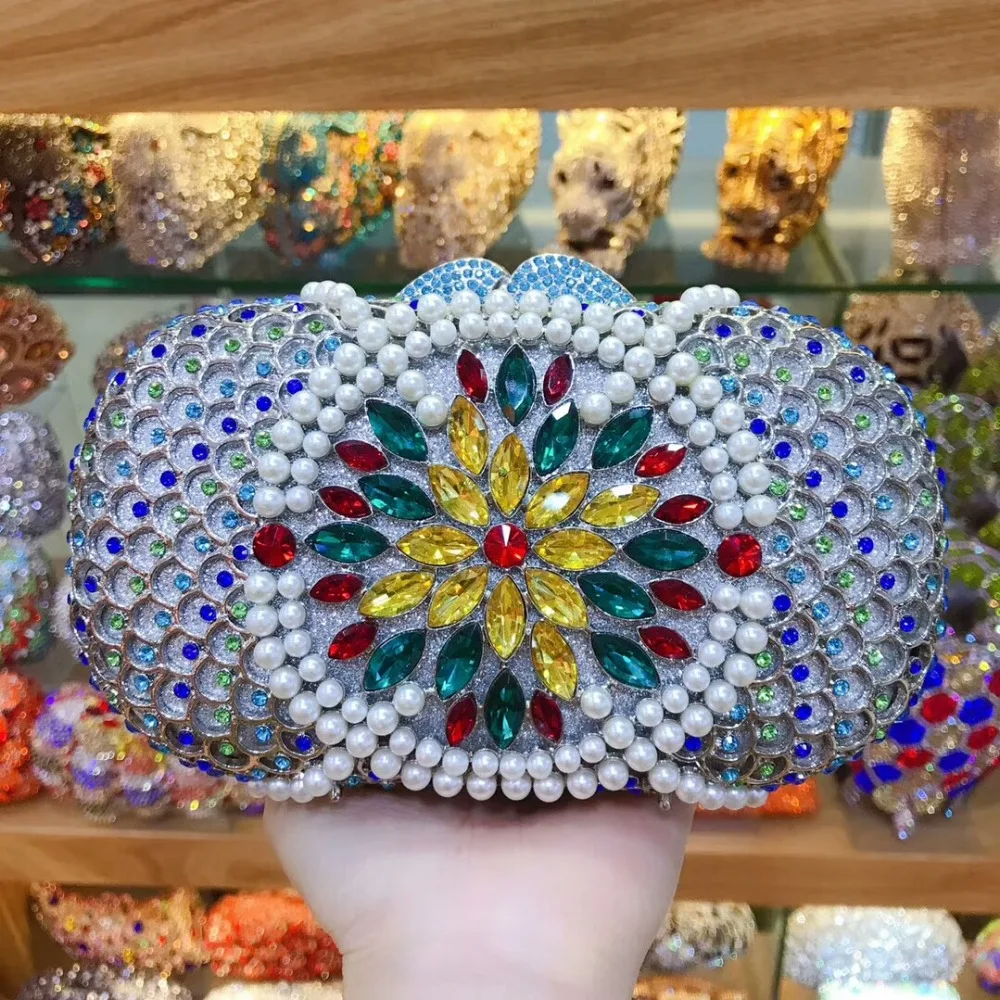 XIYUAN BRAND Multi Diamond Crystal Women Gold Evening Bags Hollow Out Flower Bridal Handbags and Purses Wedding Party Clutch Bag
XIYUAN BRAND Multi Diamond Crystal Women Gold Evening Bags Hollow Out Flower Bridal Handbags and Purses Wedding Party Clutch Bag