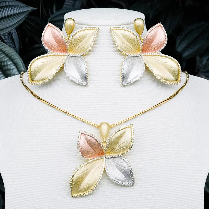 ModemAngel High Quality Luxury Leaves 3 Tone Copper Pendant Necklace And Earring Set For Dubai Women Wedding Engagement Jewelry
ModemAngel High Quality Luxury Leaves 3 Tone Copper Pendant Necklace And Earring Set For Dubai Women Wedding Engagement Jewelry