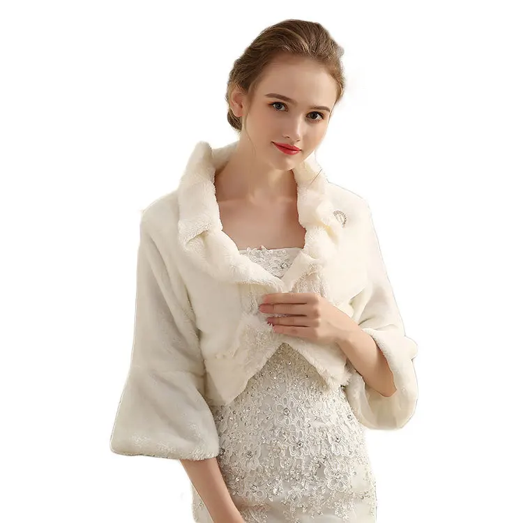 2020 Winter Overcoat Fake Fur Cloaks Fur Wedding Cape For WomenWarm Luxury Elegant Bridal Shawl Jackets in Stock
2020 Winter Overcoat Fake Fur Cloaks Fur Wedding Cape For WomenWarm Luxury Elegant Bridal Shawl Jackets in Stock