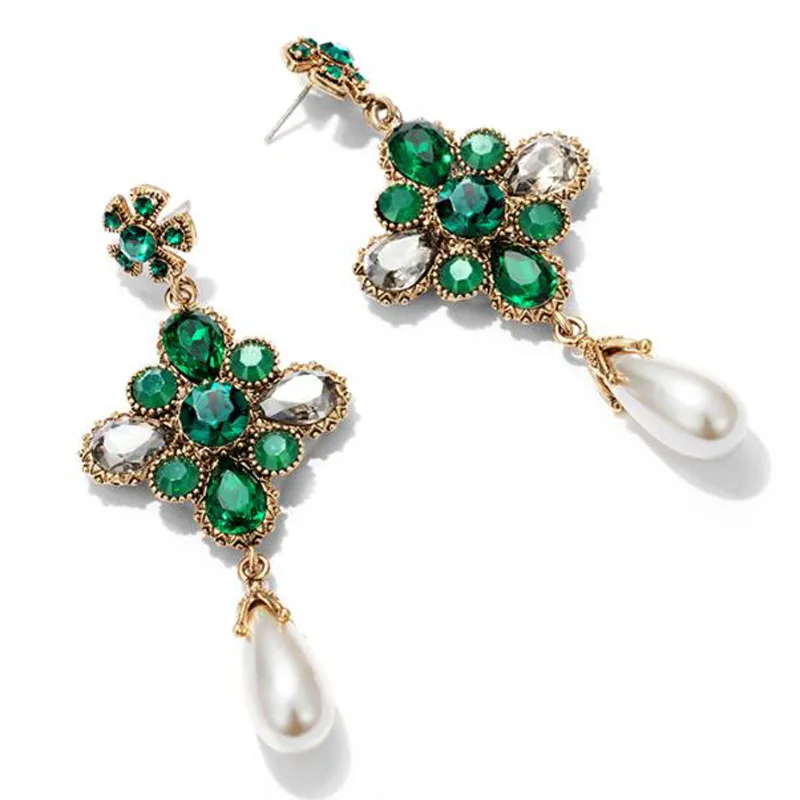 2018 New Fashion Europe and the United States Popular Charismatic Green Cross Crystal Earrings Women Wedding Party Earrings
2018 New Fashion Europe and the United States Popular Charismatic Green Cross Crystal Earrings Women Wedding Party Earrings