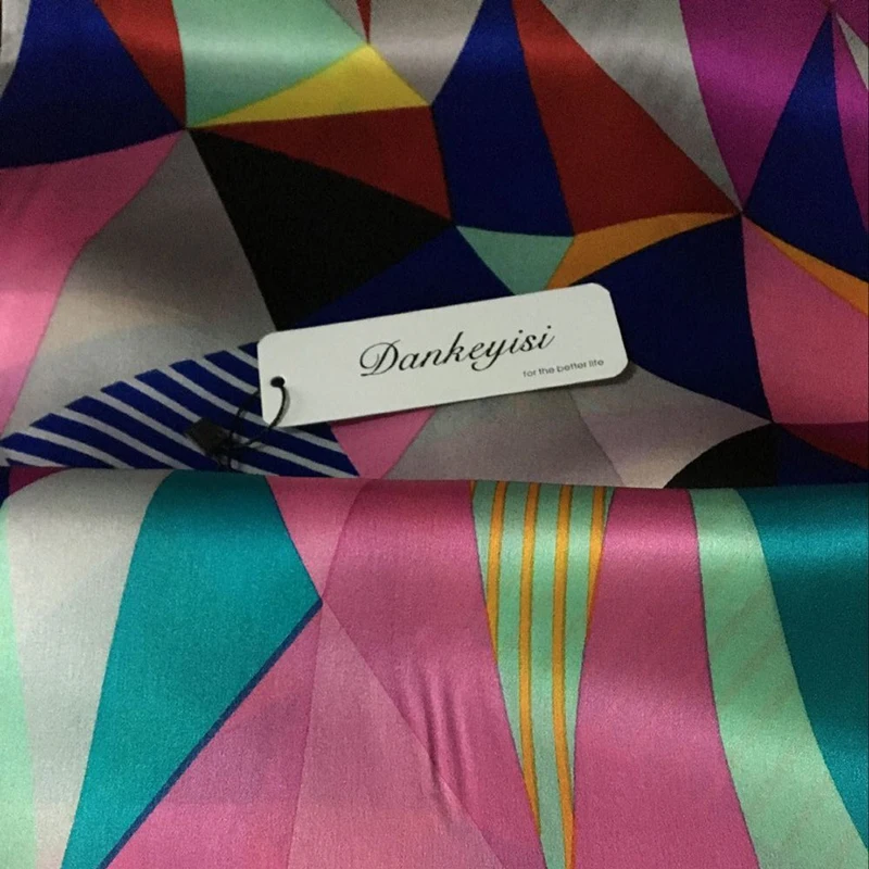 DANKEYISI Large Square Scarf Shawl Women Autumn Winter High-grade 100% Genuine Silk Scarf Big Size 110*110cm Silk Scarves Shawls
DANKEYISI Large Square Scarf Shawl Women Autumn Winter High-grade 100% Genuine Silk Scarf Big Size 110*110cm Silk Scarves Shawls