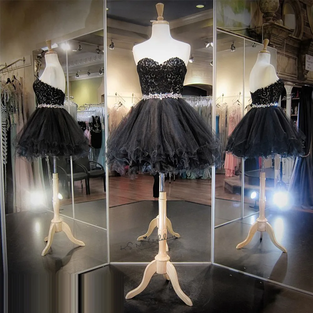 Vestidos de Coctel Black Lace Cocktail Dresses 2017 Applique Beads Short Party Dress Above Knee Mini Christmas Night Club Gowns
Vestidos de Coctel Black Lace Cocktail Dresses 2017 Applique Beads Short Party Dress Above Knee Mini Christmas Night Club Gowns