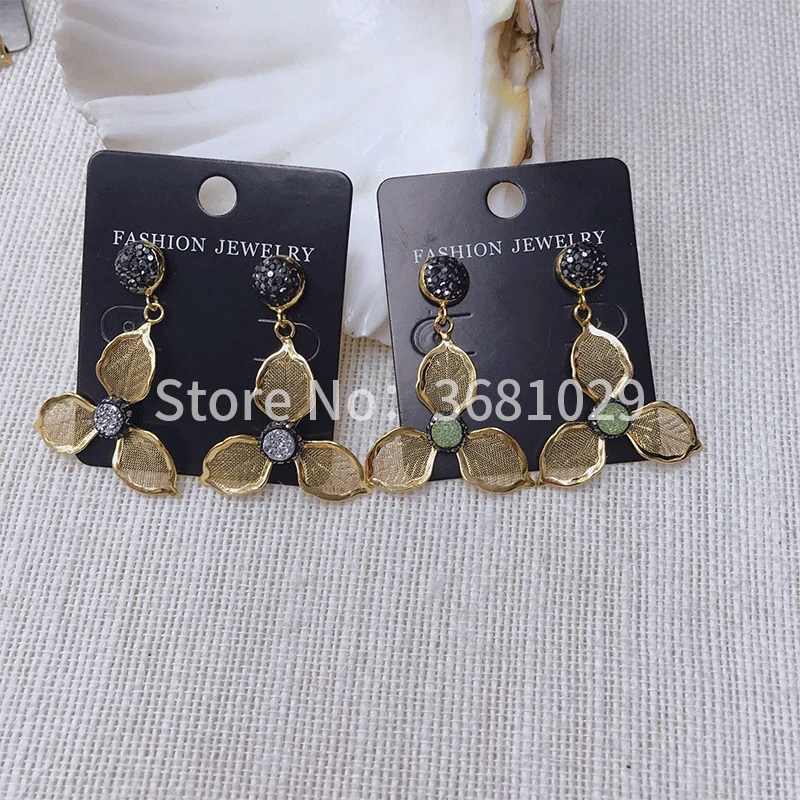 European and American temperament and personality with simple and thin eardrop pearl flower earrings accessories
European and American temperament and personality with simple and thin eardrop pearl flower earrings accessories