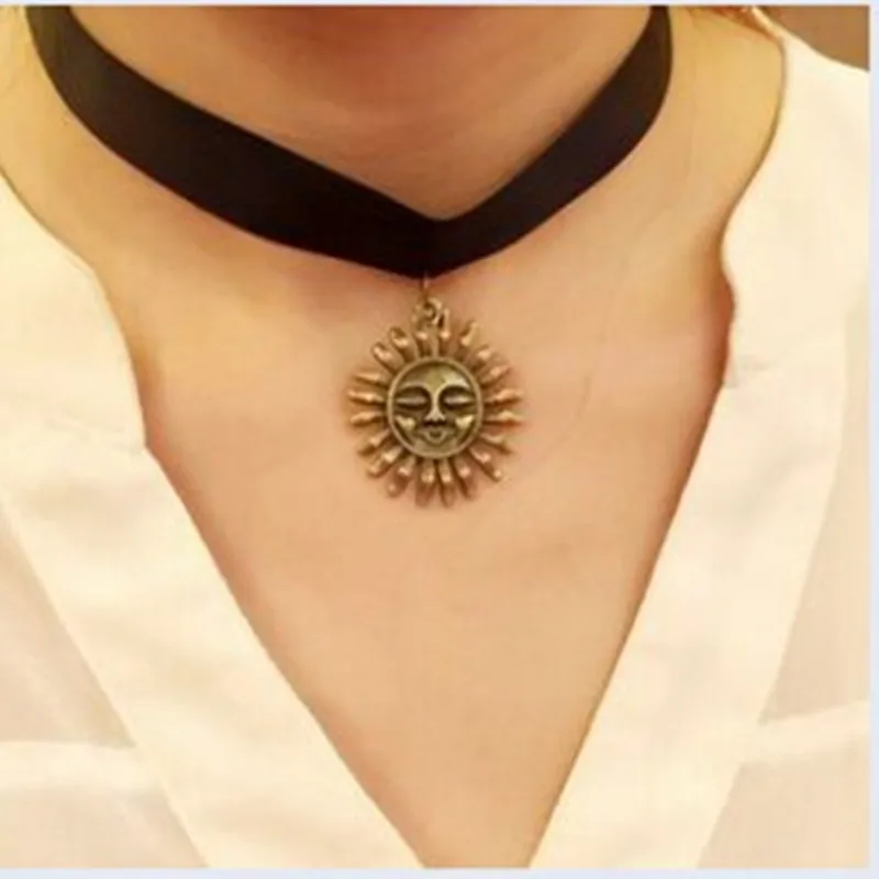 2021 new Famous unique style SunRose Fashionable personalized necklace chic Ladies Choker Necklace
2021 new Famous unique style SunRose Fashionable personalized necklace chic Ladies Choker Necklace
