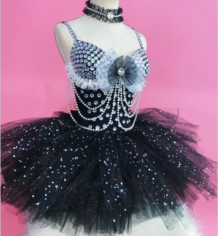 2019 Sexy Silver Rhinestones Black Leotard Costume female singer DJ DS dance Wear stage Shining Tutu Outfit Bodysuit
2019 Sexy Silver Rhinestones Black Leotard Costume female singer DJ DS dance Wear stage Shining Tutu Outfit Bodysuit