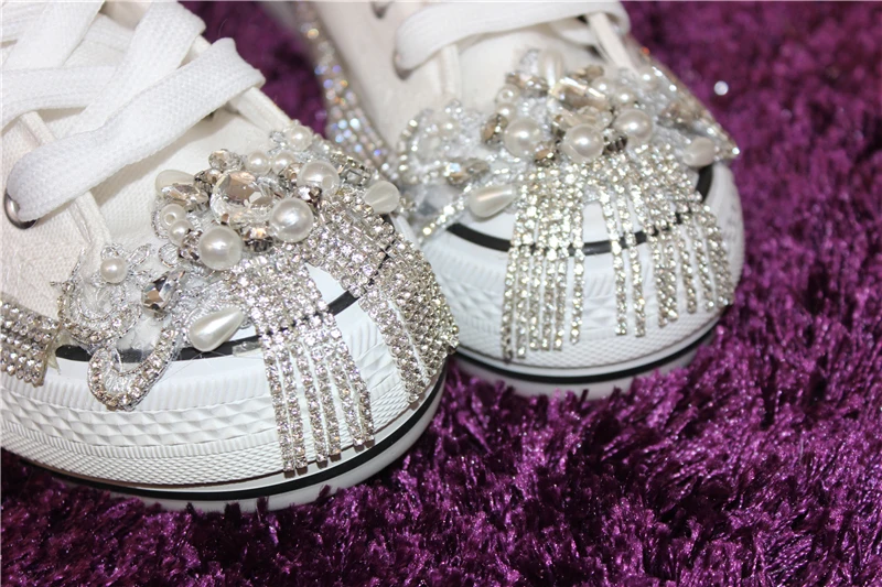 Tie small white shoes thick bottom inside high bell fringed national casual shoes hundred show thin spring
Tie small white shoes thick bottom inside high bell fringed national casual shoes hundred show thin spring