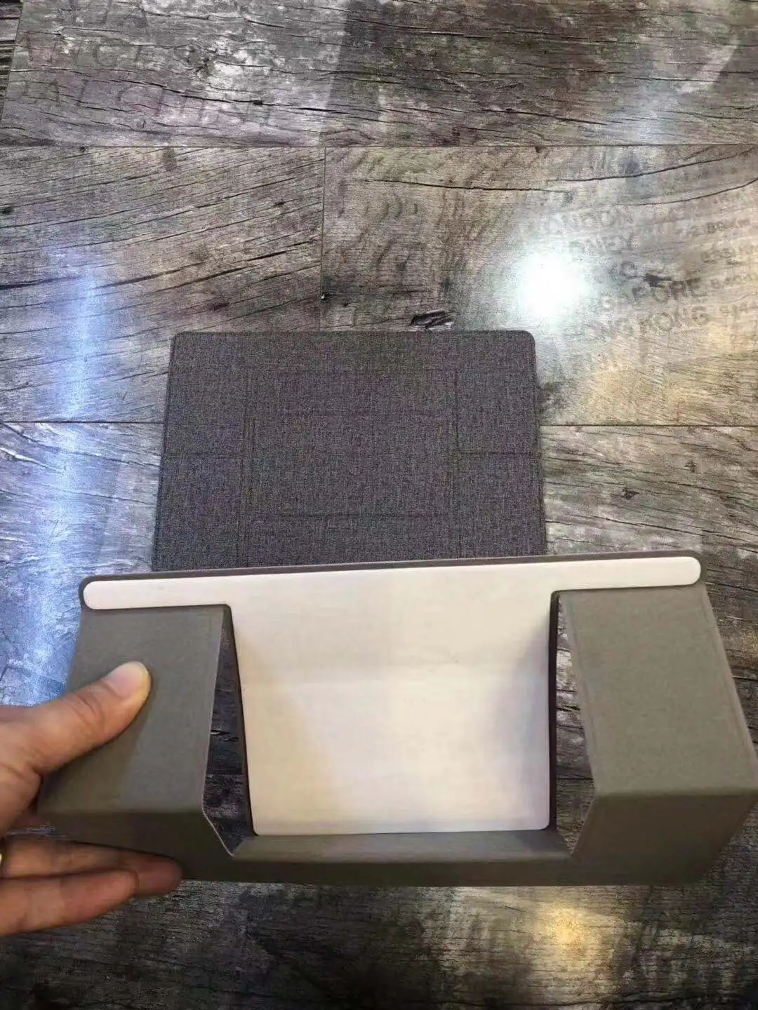 Invisible Laptop Stand Ultra Thin Adjustable Portable Folding Tablet Holder for IPad MacBook Air Mac Desk Stands Tablet Mount
Invisible Laptop Stand Ultra Thin Adjustable Portable Folding Tablet Holder for IPad MacBook Air Mac Desk Stands Tablet Mount