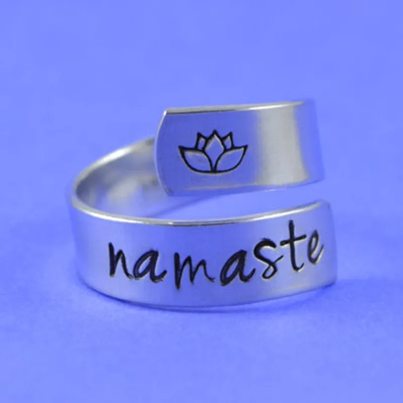 Lotus flower ring Foreign trade selling zinc alloy metal packing rings is stamped with "wai" and the lotus New design handmade
Lotus flower ring Foreign trade selling zinc alloy metal packing rings is stamped with "wai" and the lotus New design handmade