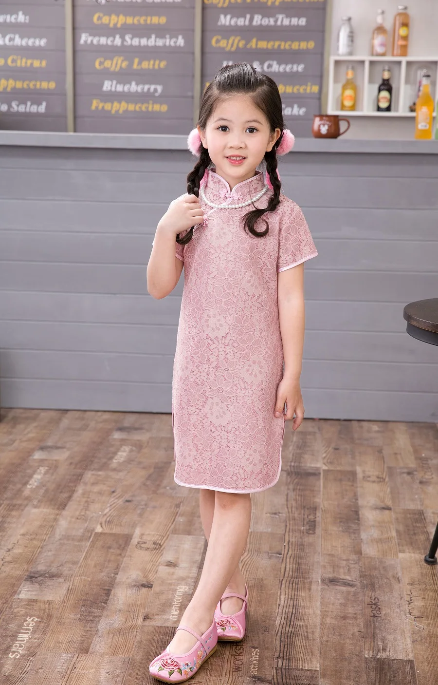 2020 Summer Girls cheongsam Retro Lace Children qipao Chinese chipao Mandarin gown for girl High-necked short Sleeve dress Kids
2020 Summer Girls cheongsam Retro Lace Children qipao Chinese chipao Mandarin gown for girl High-necked short Sleeve dress Kids
