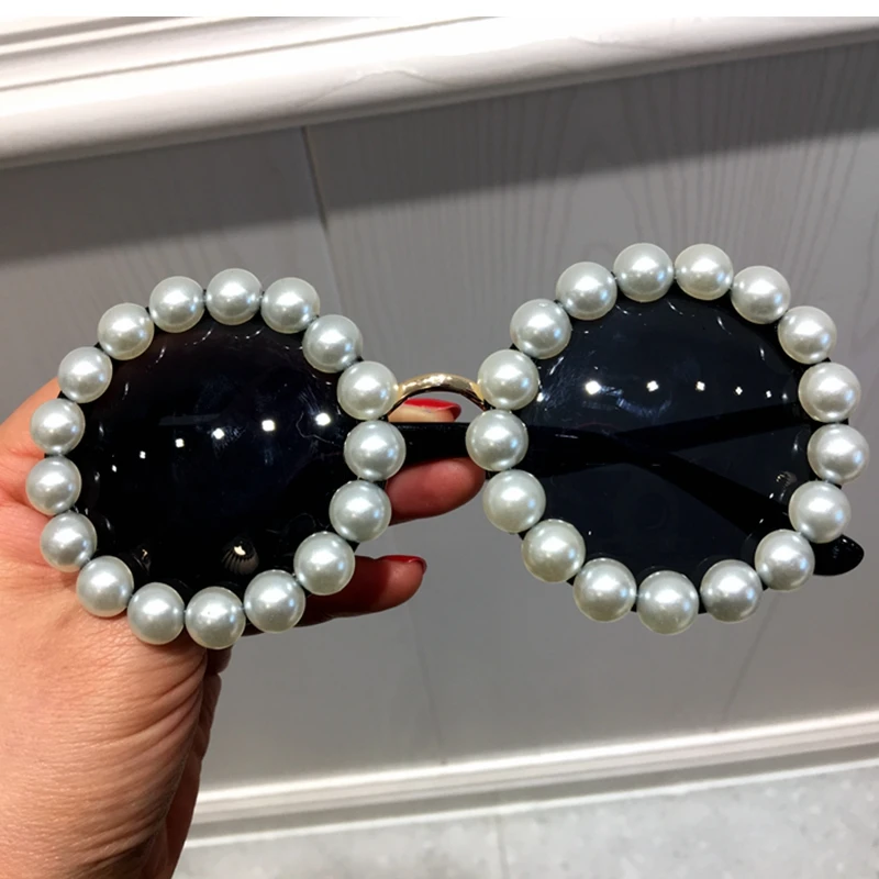 Women Sunglasses Luxury Pearl Vintage Brand Designer Round Sun Glasses Fashion Shades Oculos Feminino
Women Sunglasses Luxury Pearl Vintage Brand Designer Round Sun Glasses Fashion Shades Oculos Feminino
