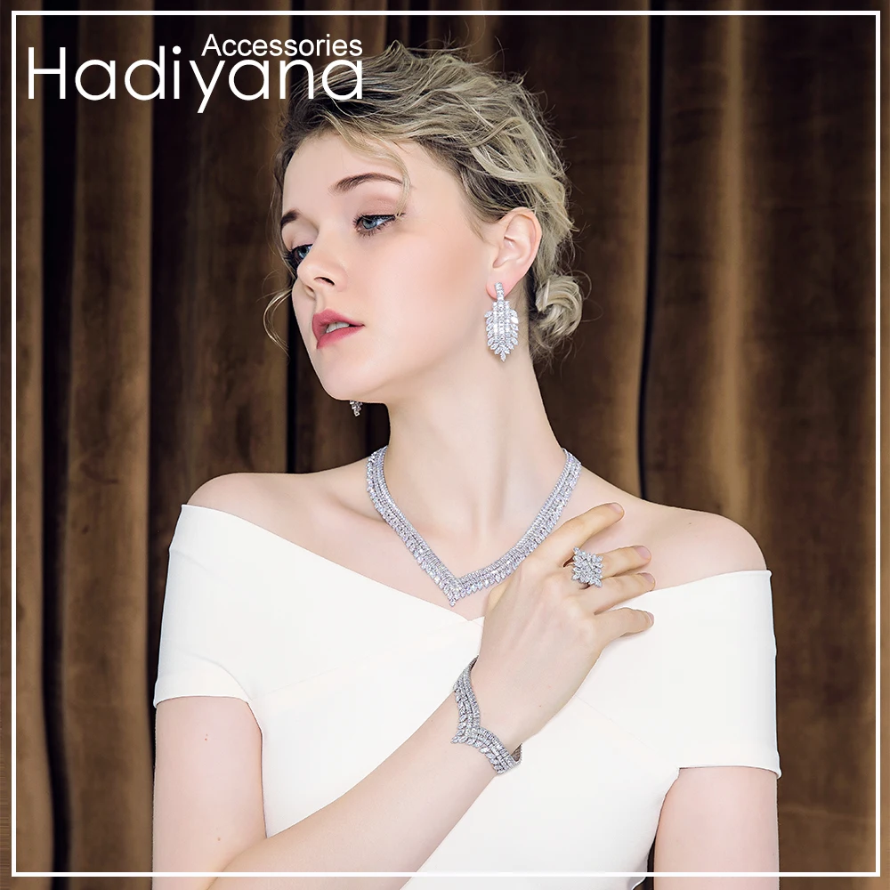 Hadiyana Fashion Jewelry Design V Shape 4pcs Set For Women New Bride Wedding Jewelry Sets With Shinning Cubic Zirconias BN7660
Hadiyana Fashion Jewelry Design V Shape 4pcs Set For Women New Bride Wedding Jewelry Sets With Shinning Cubic Zirconias BN7660