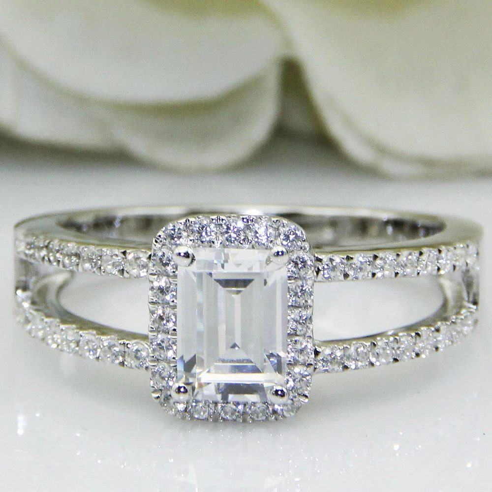 1.2CT 7X5mm Emerald Cut Brilliant Moissanite Ring 14K 3White Gold Engagement Ring Hole Art Style Ring for Women,Anniversary Ring
1.2CT 7X5mm Emerald Cut Brilliant Moissanite Ring 14K 3White Gold Engagement Ring Hole Art Style Ring for Women,Anniversary Ring