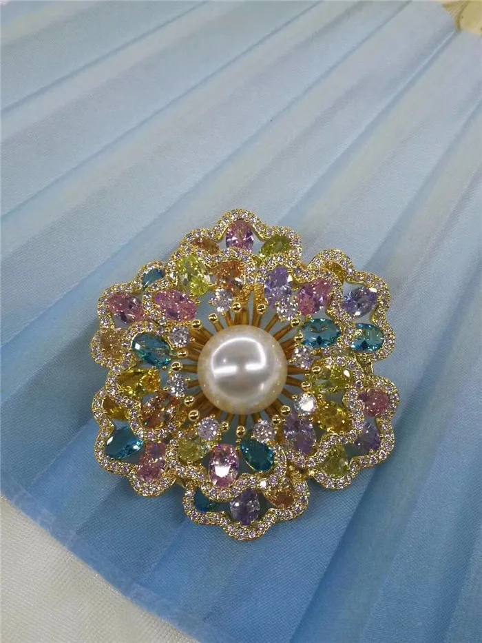 wholesale luxury Alluring multicolor New Style Austria Zircon Inlay 12mm white shell Pearl Brooch Scarf Clips Breastpin penda
wholesale luxury Alluring multicolor New Style Austria Zircon Inlay 12mm white shell Pearl Brooch Scarf Clips Breastpin penda