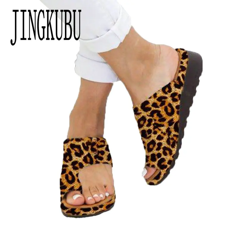 JINGKUBU/Новинка 2019; женская обувь; модные шлепанцы на плоской подошве; пляжная обувь на танкетке с открытым носком; римские шлепанцы; zapatos de mujer
JINGKUBU/Новинка 2019; женская обувь; модные шлепанцы на плоской подошве; пляжная обувь на танкетке с открытым носком; римские шлепанцы; zapatos de mujer