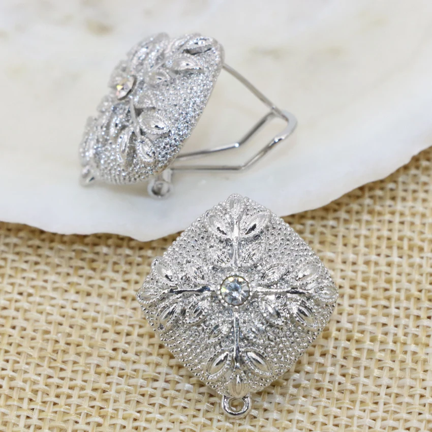 Top quality rhinestone crystal inlay silver-color stud earrings for women gifts carved flower 19*19mm charming jewelry B2821
Top quality rhinestone crystal inlay silver-color stud earrings for women gifts carved flower 19*19mm charming jewelry B2821