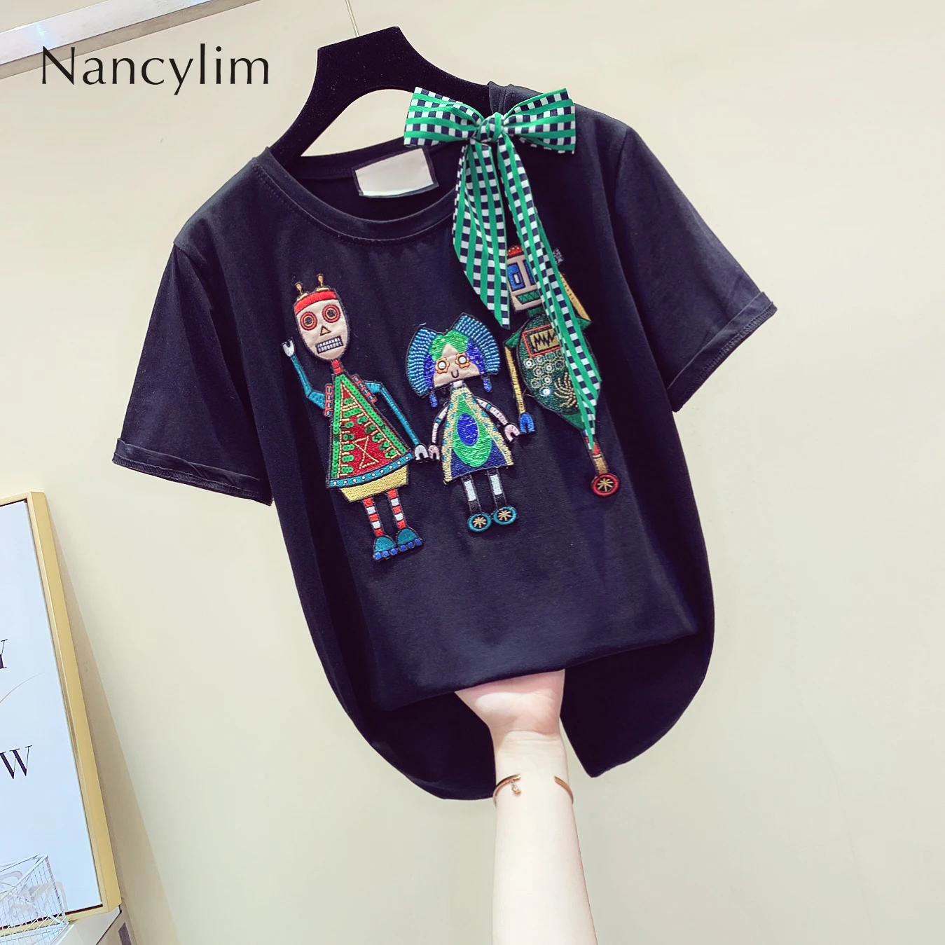 Summer Funny T-shirt Girl Lady New Embroidery Sequins Cartoon Scarf Bow Collar Short Sleeve T-shirt Student Loose T-shirt Jacket
Summer Funny T-shirt Girl Lady New Embroidery Sequins Cartoon Scarf Bow Collar Short Sleeve T-shirt Student Loose T-shirt Jacket