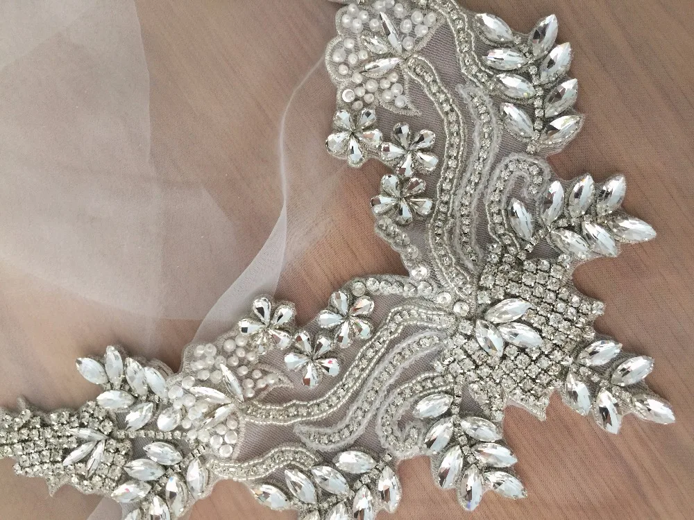 1 pc/lot Exquisite rhinestone beaded bridal applique with silver thread iron on fabric base, bridal sash belt wedding applique
1 pc/lot Exquisite rhinestone beaded bridal applique with silver thread iron on fabric base, bridal sash belt wedding applique