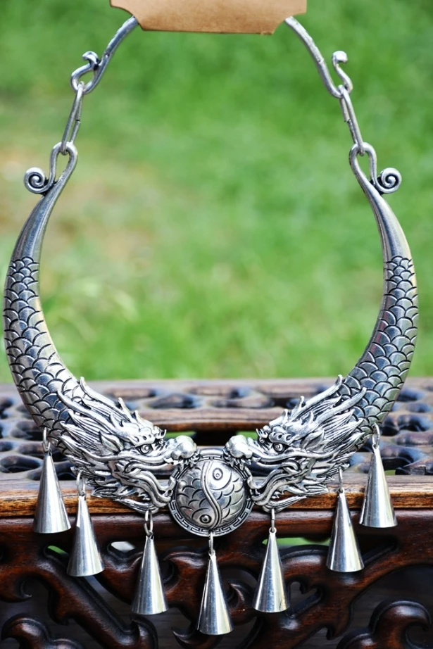 Miao Silver Collar Elephant Long Figure Jewelry Miao Silver Necklace Miao Dance Ornaments Home Wall Ornaments
Miao Silver Collar Elephant Long Figure Jewelry Miao Silver Necklace Miao Dance Ornaments Home Wall Ornaments