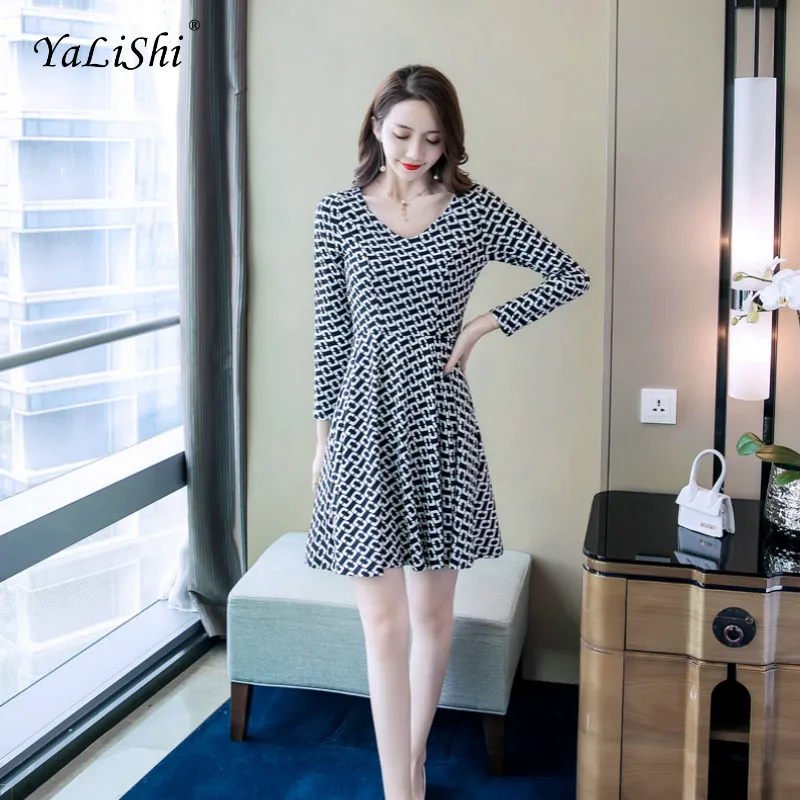 Women Plus Size A-line Dress 2018 Autumn Black Print Long Sleeve V-neck Harajuku Casual Mini Dress Elegant Work Short Dresses
Women Plus Size A-line Dress 2018 Autumn Black Print Long Sleeve V-neck Harajuku Casual Mini Dress Elegant Work Short Dresses