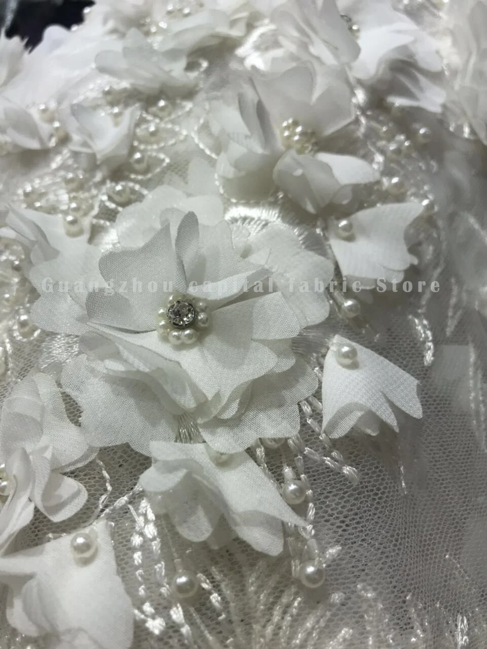 New French lace gauze with high quality beautiful boulder, African lace fabric and oversized floral 3D delicate applique
New French lace gauze with high quality beautiful boulder, African lace fabric and oversized floral 3D delicate applique