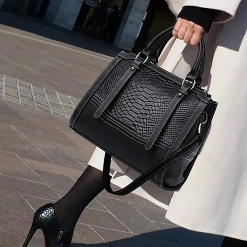 NEW women leather handbags fashion crocodile pattern totes evening package shoulder messenger bag female briefcase ladies
NEW women leather handbags fashion crocodile pattern totes evening package shoulder messenger bag female briefcase ladies