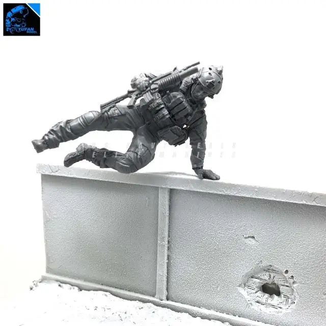 1/35 resin soldier model GK, modern US army, SEAL, military theme, Unassembled and unpainted kit
1/35 resin soldier model GK, modern US army, SEAL, military theme, Unassembled and unpainted kit