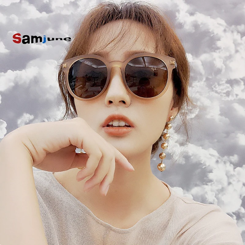 Samjune новые винтажные круглые прозрачные Солнцезащитные очки женские брендовые дизайнерские классические солнцезащитные очки карамельных ...
Samjune новые винтажные круглые прозрачные Солнцезащитные очки женские брендовые дизайнерские классические солнцезащитные очки карамельных ...