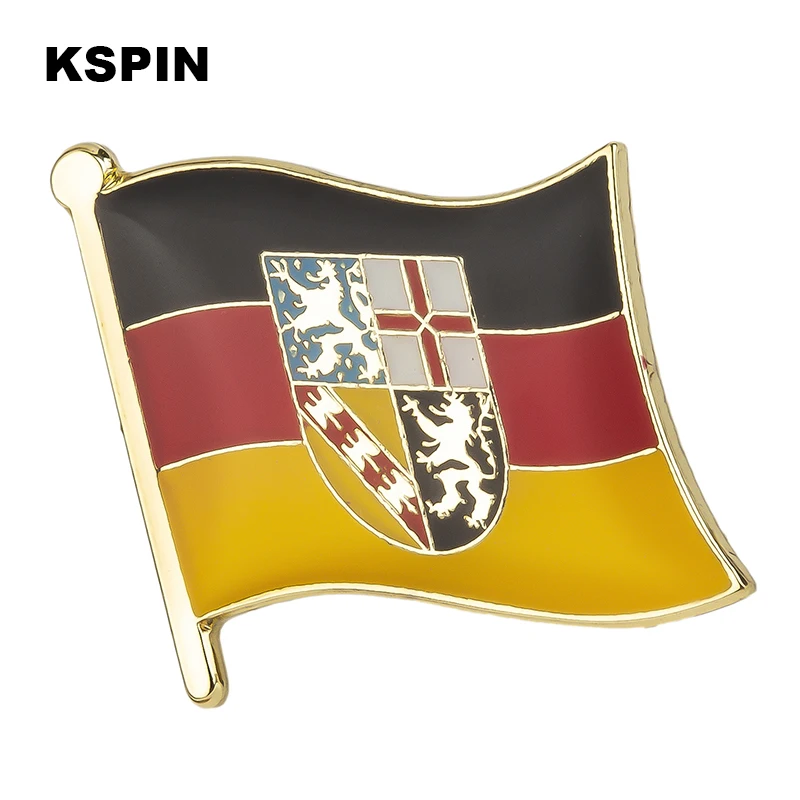 Фото Saarland металлический значок с немецким флагом Значки для одежды на - купить