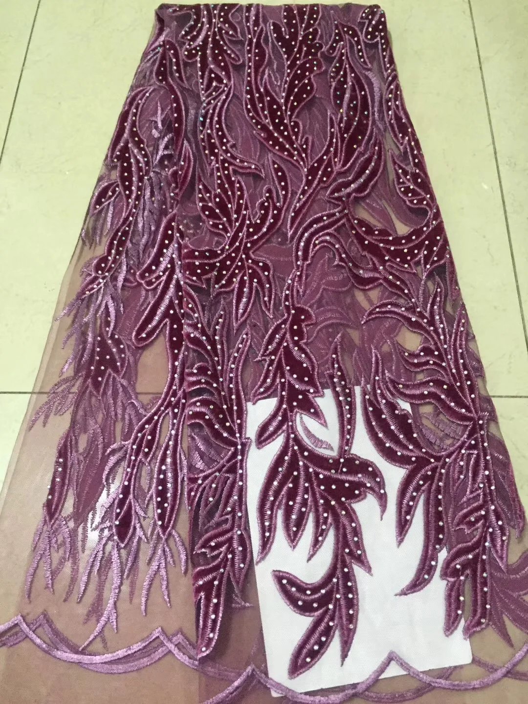 Best Selling African Velvet Lace Fabric With Stones Nigerian French Fabric, 2018 High Quality African Tulle Lace Fabric LCD2498A
Best Selling African Velvet Lace Fabric With Stones Nigerian French Fabric, 2018 High Quality African Tulle Lace Fabric LCD2498A