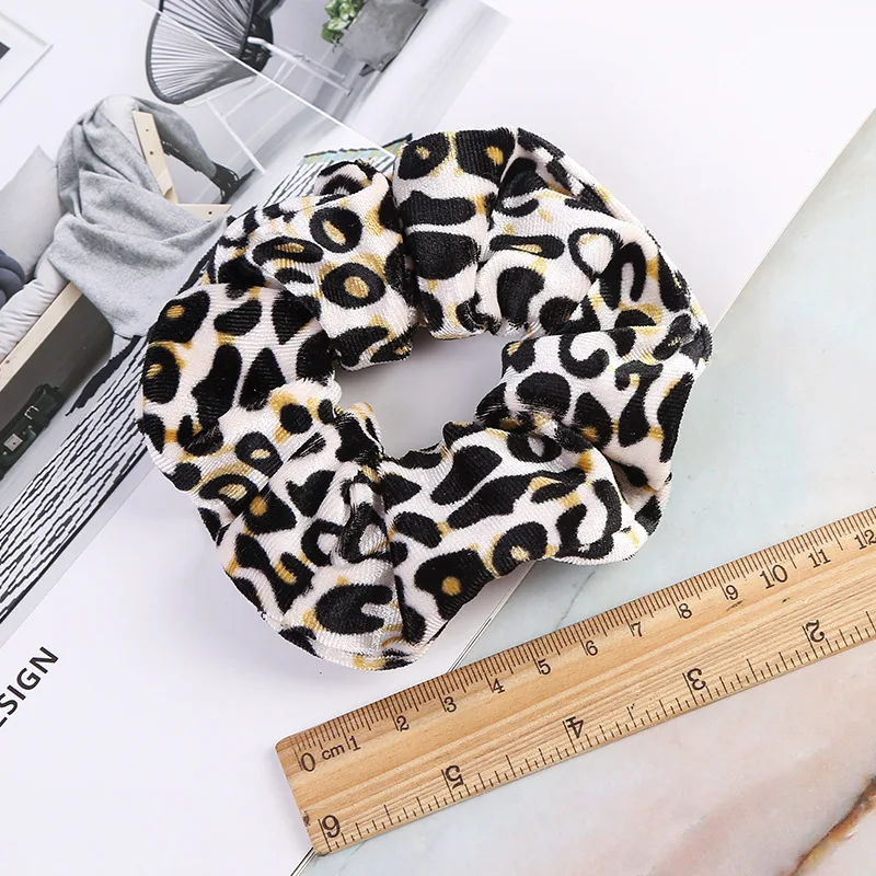Women Velvet Hair Scrunchies Hair Tie Ponytail Holder Simple Stretch Pure Color Leopard Elastic Hair Band Girls Hair Accessories
Women Velvet Hair Scrunchies Hair Tie Ponytail Holder Simple Stretch Pure Color Leopard Elastic Hair Band Girls Hair Accessories