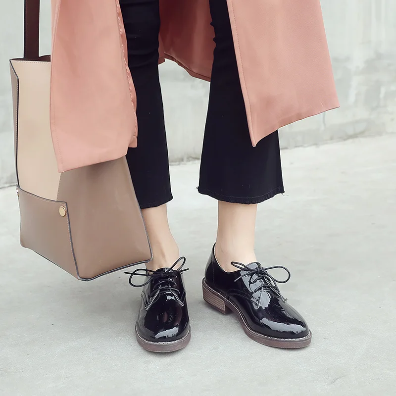 Fashion Patent Leather Round Toe Lace Up Women Oxfords Vintage Flat Oxford Shoes For Women Plus Size 43 Shoes Woman Black Pink
Fashion Patent Leather Round Toe Lace Up Women Oxfords Vintage Flat Oxford Shoes For Women Plus Size 43 Shoes Woman Black Pink