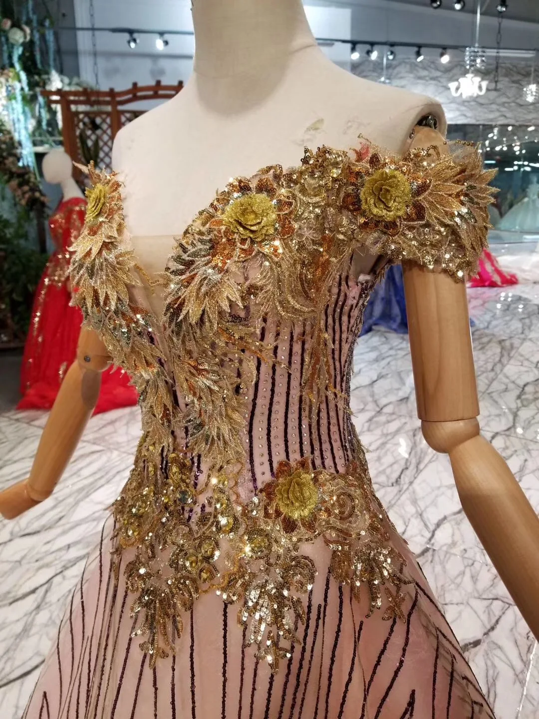 Luxury Dubai Shiny Dress Women Occasion High Quality Off The Shoulder Backless Sweetheart Gold Purple Glitter Party Prom Gowns
Luxury Dubai Shiny Dress Women Occasion High Quality Off The Shoulder Backless Sweetheart Gold Purple Glitter Party Prom Gowns