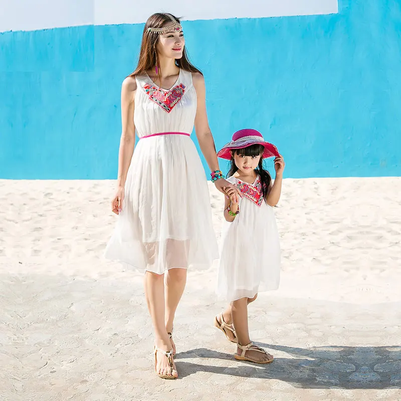 Family Matching Dresses for Mom and Daughter Bohemia Style V-neck Dresses Beachwear 1268
Family Matching Dresses for Mom and Daughter Bohemia Style V-neck Dresses Beachwear 1268