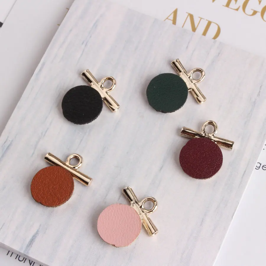 Free Shipping 50PCs 14*16MM PU Leather Fabric Decorated Round Alloy Pendant Charms DIY Jewelry Findings Ornament Accessories
Free Shipping 50PCs 14*16MM PU Leather Fabric Decorated Round Alloy Pendant Charms DIY Jewelry Findings Ornament Accessories