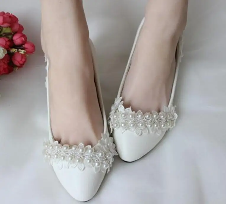 White wedding shoes 2018 newest design lace pearls beading female ladies party bridal pumps shoe mid heel bride shoe
White wedding shoes 2018 newest design lace pearls beading female ladies party bridal pumps shoe mid heel bride shoe