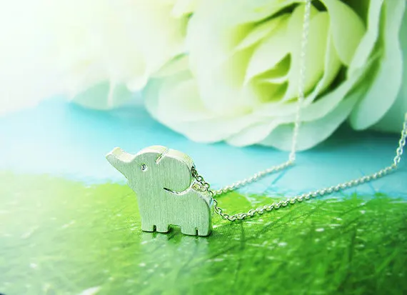 Fashion Gold-color necklace cute elephant necklaces for women Wholesale Animal necklace
Fashion Gold-color necklace cute elephant necklaces for women Wholesale Animal necklace