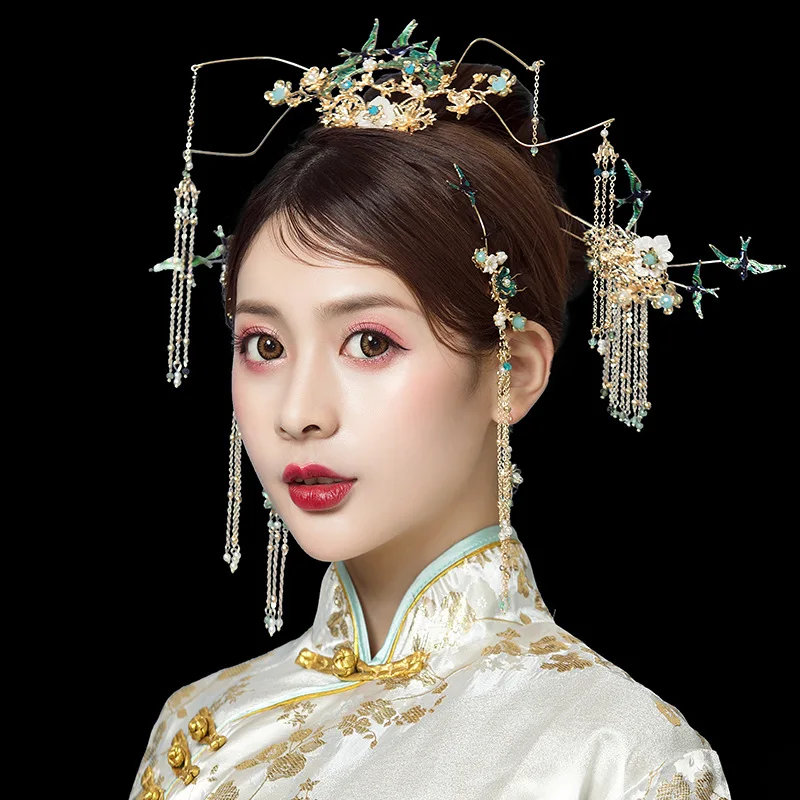 Chinese bride wedding crown swallows imitation burning blue hairpins chinese bridal hair jewerly
Chinese bride wedding crown swallows imitation burning blue hairpins chinese bridal hair jewerly