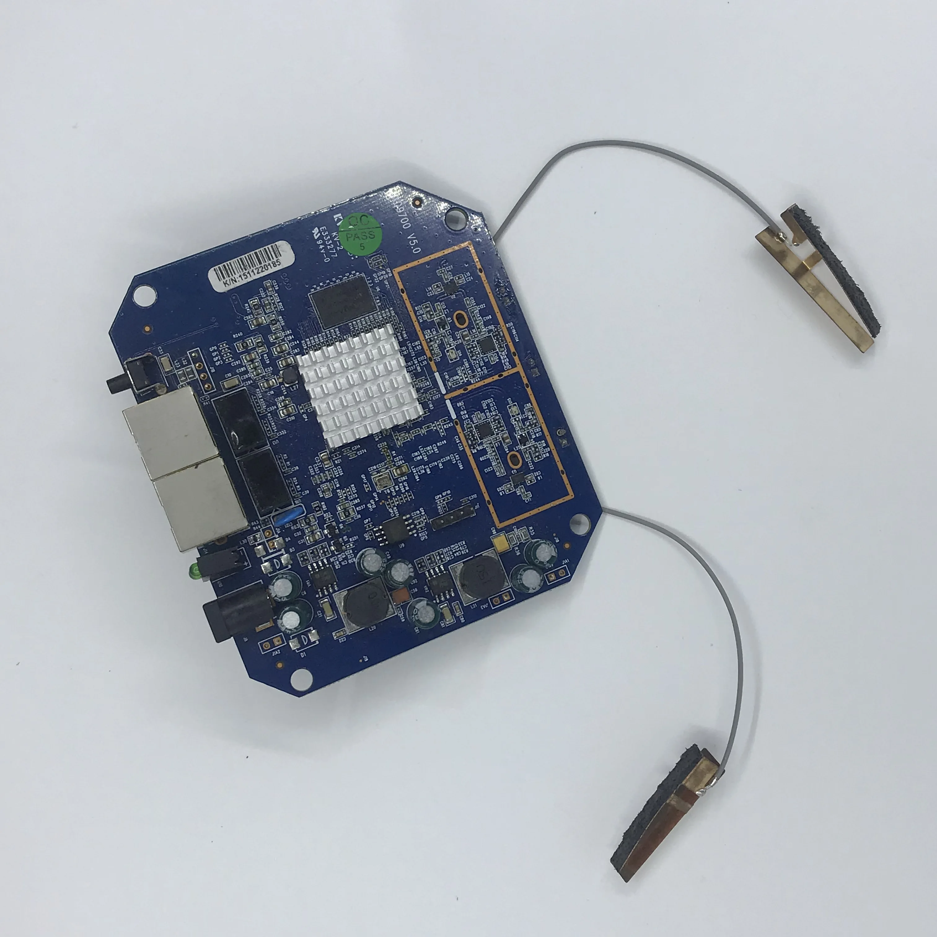 9341 chip 16MB flash 64MB ram 300Mbps POE power ceiling mount openwrt wireless access point ap
9341 chip 16MB flash 64MB ram 300Mbps POE power ceiling mount openwrt wireless access point ap