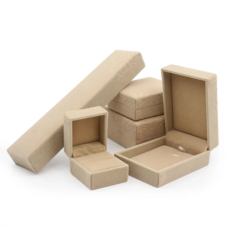 Wholesale Velvet Embossing Box Ring Necklace Earring Box Jewelry Display Storage Foldable Case For Wedding Valentine's Day Gift
Wholesale Velvet Embossing Box Ring Necklace Earring Box Jewelry Display Storage Foldable Case For Wedding Valentine's Day Gift